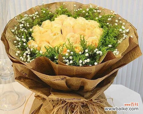 探索香槟玫瑰几朵的不同寓意 香槟玫瑰的含义及象征