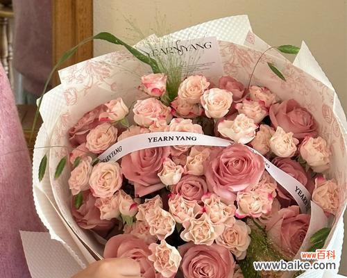 五只红玫瑰传递了什么信息?花语中表达了哪些情感?