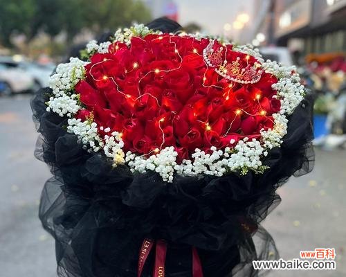 33朵玫瑰花的特殊含义是什么？为什么33朵玫瑰花如此特别？