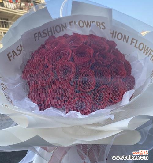 33朵白红玫瑰象征着什么?