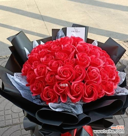 以几朵玫瑰花传递的情感和寓意 玫瑰花的意义及象征