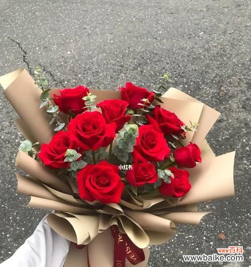 用十一朵红玫瑰告白，传递深情厚意 十一朵红玫瑰的花语——爱情的传承