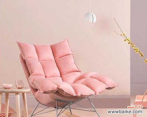 凳子在花语中代表什么？它传递了怎样的情感信息？