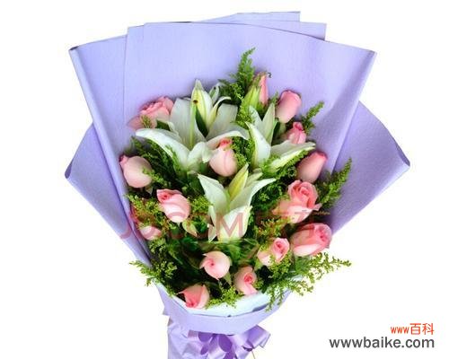 以花语传达情感的经典之选 送粉玫瑰的象征意义