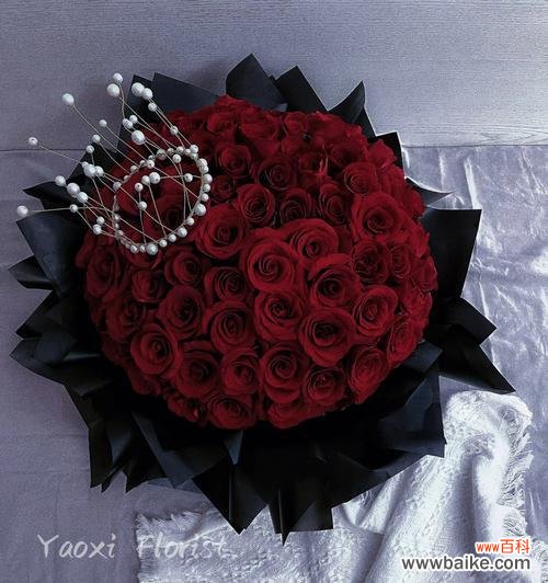 用红玫瑰传递的情感和祝福 红玫瑰的象征意义和深层寓意