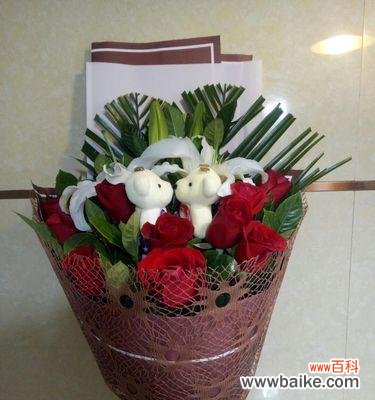 以送两朵玫瑰花代表的深层意义 两朵玫瑰花的象征意义