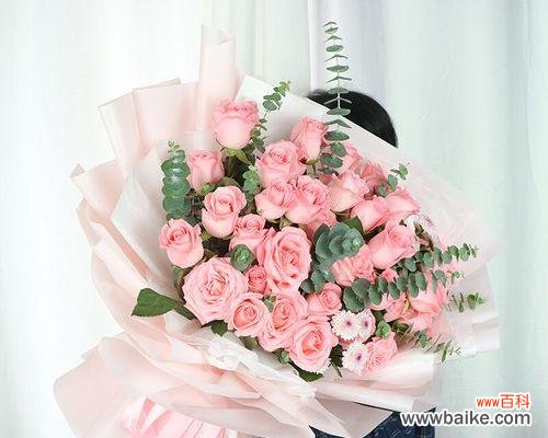 以送女生粉色玫瑰代表什么？ 粉色玫瑰的浪漫意义