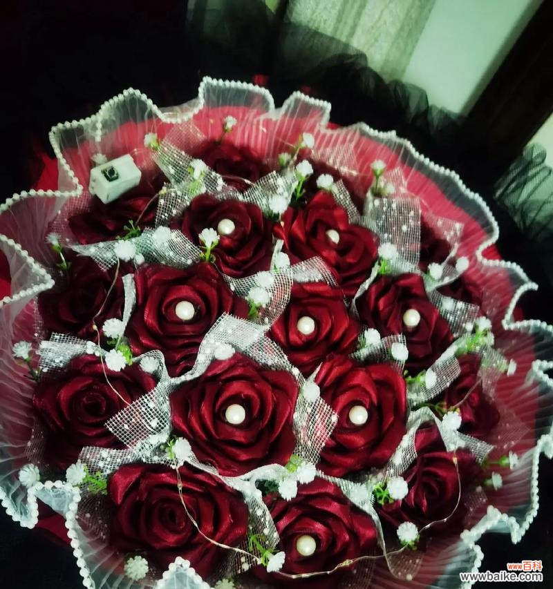 永生玫瑰花象征着怎样的情感？