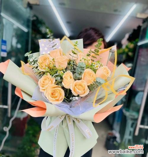 解读香槟色玫瑰的花语与心意 香槟色玫瑰朵数的象征意义