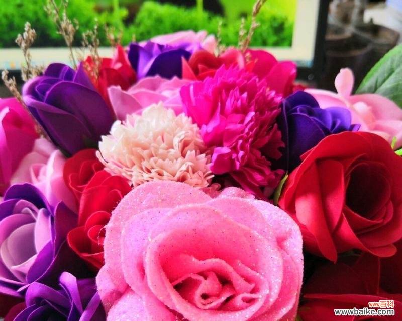 以花为象征的老师形象,给予学生无限的爱与关怀 老师如花,心香永留