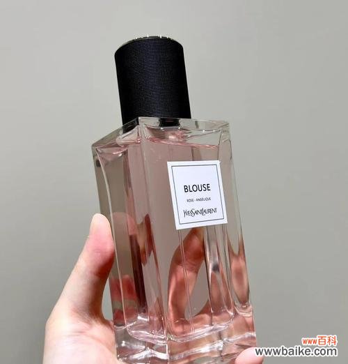 泥里的红玫瑰代表什么含义？