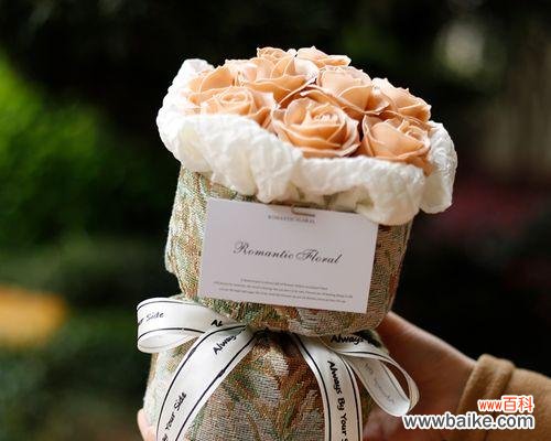 母亲节送玫瑰花有什么含义?哪种颜色最合适?