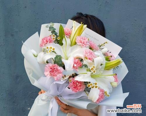 粉白花束唯美花语是什么?这种花束的花语有哪些特别的含义?