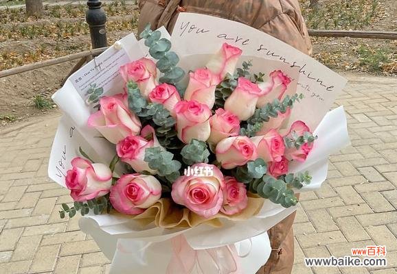 粉色玫瑰花束的含义是什么？