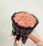 探寻19朵玫瑰背后的深意 19朵玫瑰的意义与象征