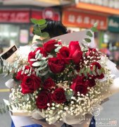 传递爱意的花束，探索玫瑰的深意 19朵玫瑰