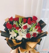 用19支红玫瑰传达你的深情 红玫瑰的花语