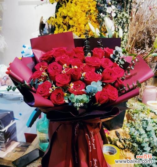 表达深情的花束,传递心意的选择 33朵玫瑰