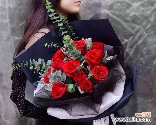 玫瑰花传递的情感和表达方式 玫瑰花的花语及其象征意义