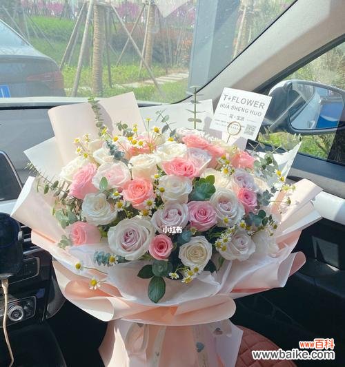 情爱之间浓郁的象征与真诚的祝福 26朵玫瑰的花语传递深刻的情感