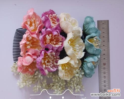 傣族人头戴花有何含义?它在传统中象征着什么?