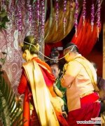 傣族人头戴花有何含义？它在传统中象征着什么？