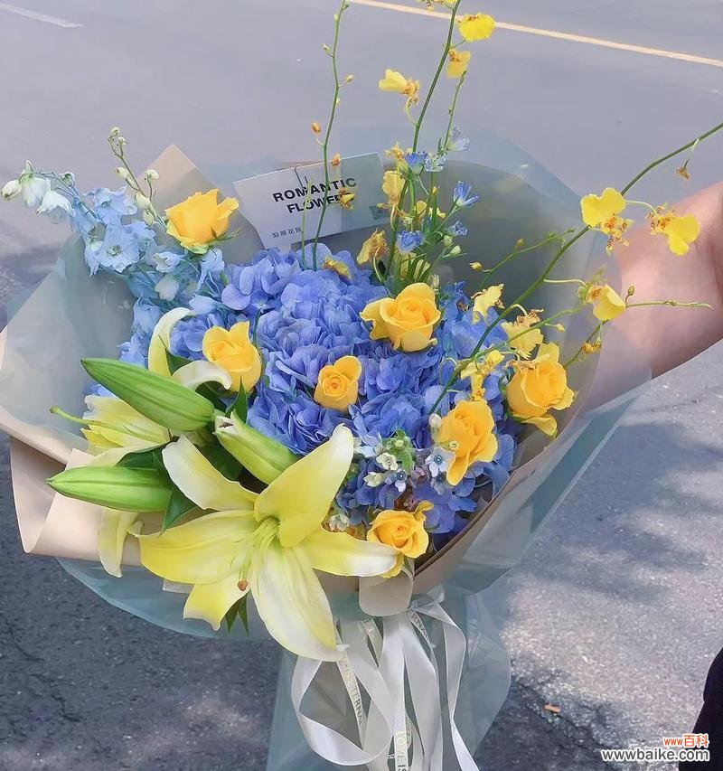 花束组合的含义和象征是什么？花束中不同花的组合代表了什么？