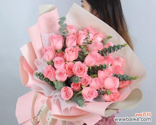 浪漫、祝福与美好的象征——解读11朵粉玫瑰的深意 11朵粉玫瑰的象征意义及传承之韵