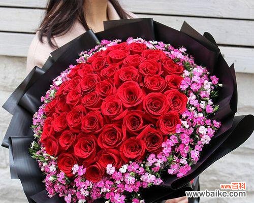 传递爱意与美好的祝福 99朵粉色玫瑰花的浪漫寓意