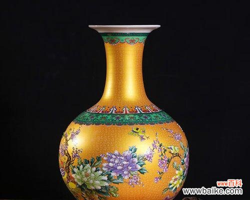 花瓶上的孔雀寓意是什么？孔雀象征着什么？