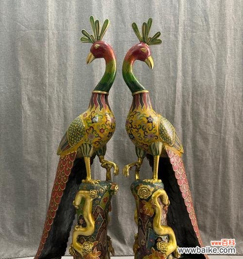 花瓶上的孔雀寓意是什么？孔雀象征着什么？