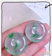 飘花平安扣的寓意是什么？选购平安扣的指南。