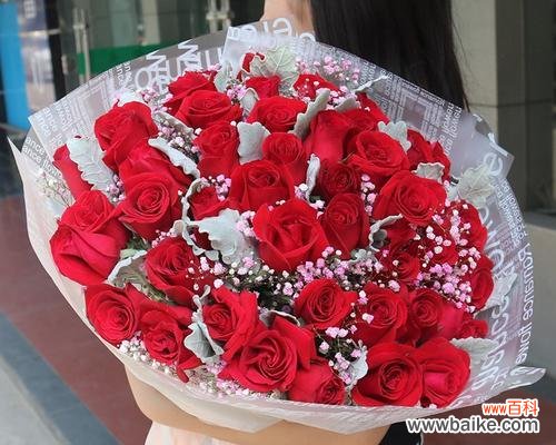 探寻39朵玫瑰背后的深刻含义 39朵玫瑰的花语和象征意义