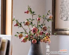 不同颜色的假花寓意是否相同？它们的含义是什么？