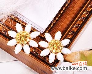 黄色花耳坠的寓意是什么?用黄色花做耳坠好吗?