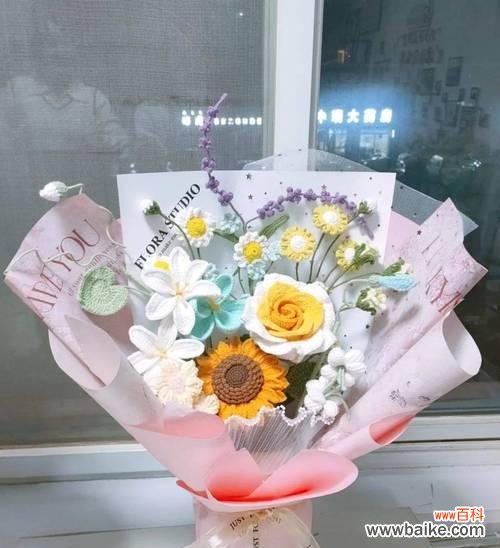 老人间互赠花束有何深意？传统花语有哪些？