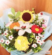 母亲节送什么花花语最恰当？哪种花最适合送给母亲？