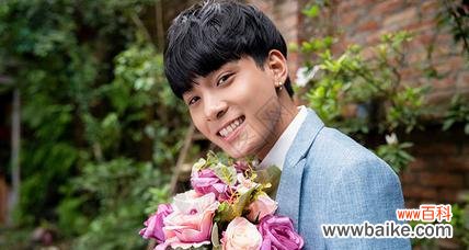 新郎扔手捧花有何寓意？手捧花传递的祝福是什么？