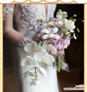 两束手捧花在婚礼上代表什么？