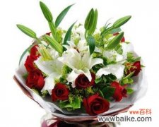 表达爱意的经典花束 12朵玫瑰花的含义