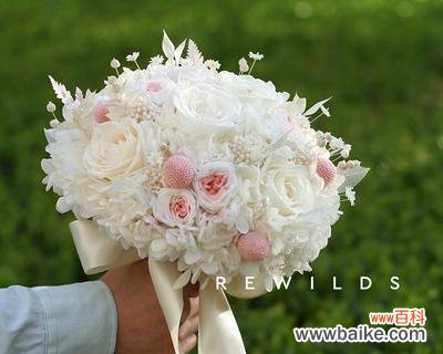 手捧花在求婚中代表什么意义？