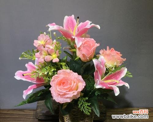 浪漫之情的绽放 8朵粉玫瑰花的含义