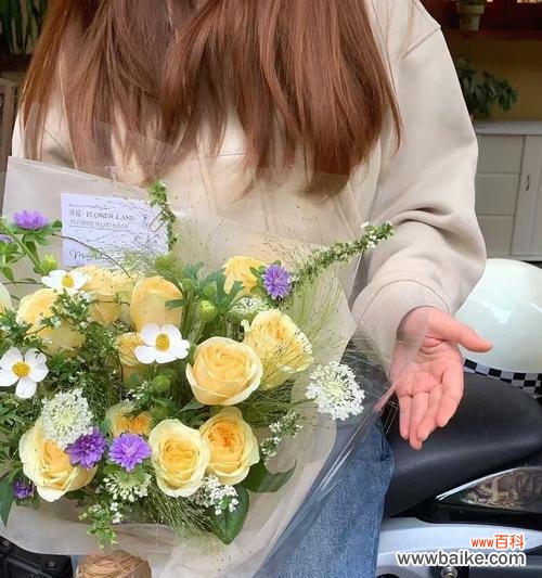 黄色手捧花的含义是什么？中式浅色手捧花的寓意是什么？