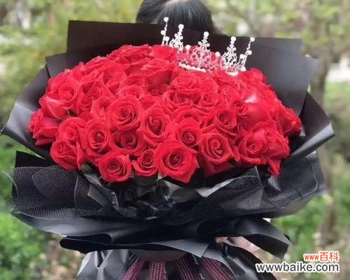 九朵玫瑰花传递的情感与祝福 九朵玫瑰花的象征意义