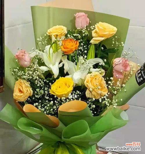 以33朵黄玫瑰探索爱情与友情的深度 黄玫瑰的寓意及象征意义