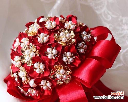 手捧花在婚礼中有哪些传统寓意？