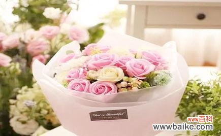 送女人黄玫瑰的深层含义解析 黄玫瑰的寓意和象征意义