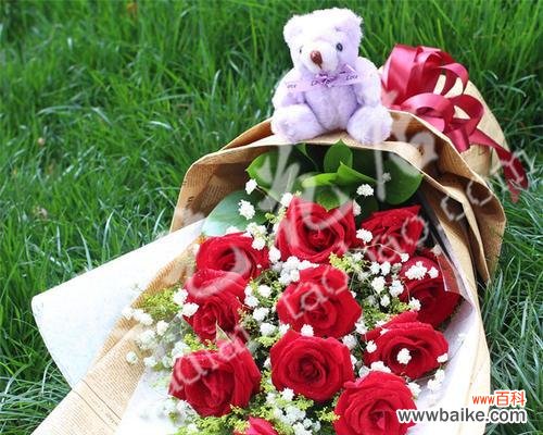 用花语表达友谊之美 以友谊为主题的生日花束，传递真挚的祝福