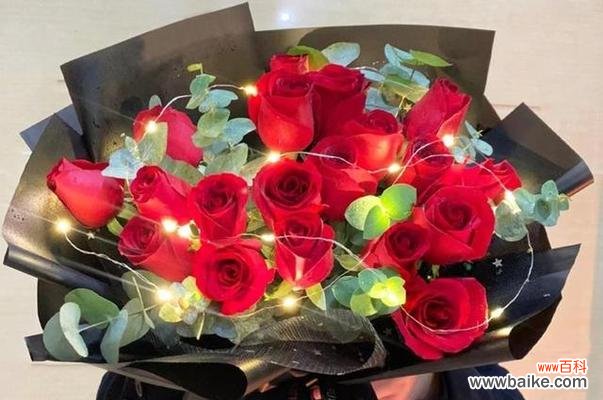 情人节送玫瑰的花语是什么？如何表达爱意？