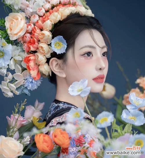 簪花中红色和蓝色花的寓意是什么？红色和蓝色花在簪花中的含义？